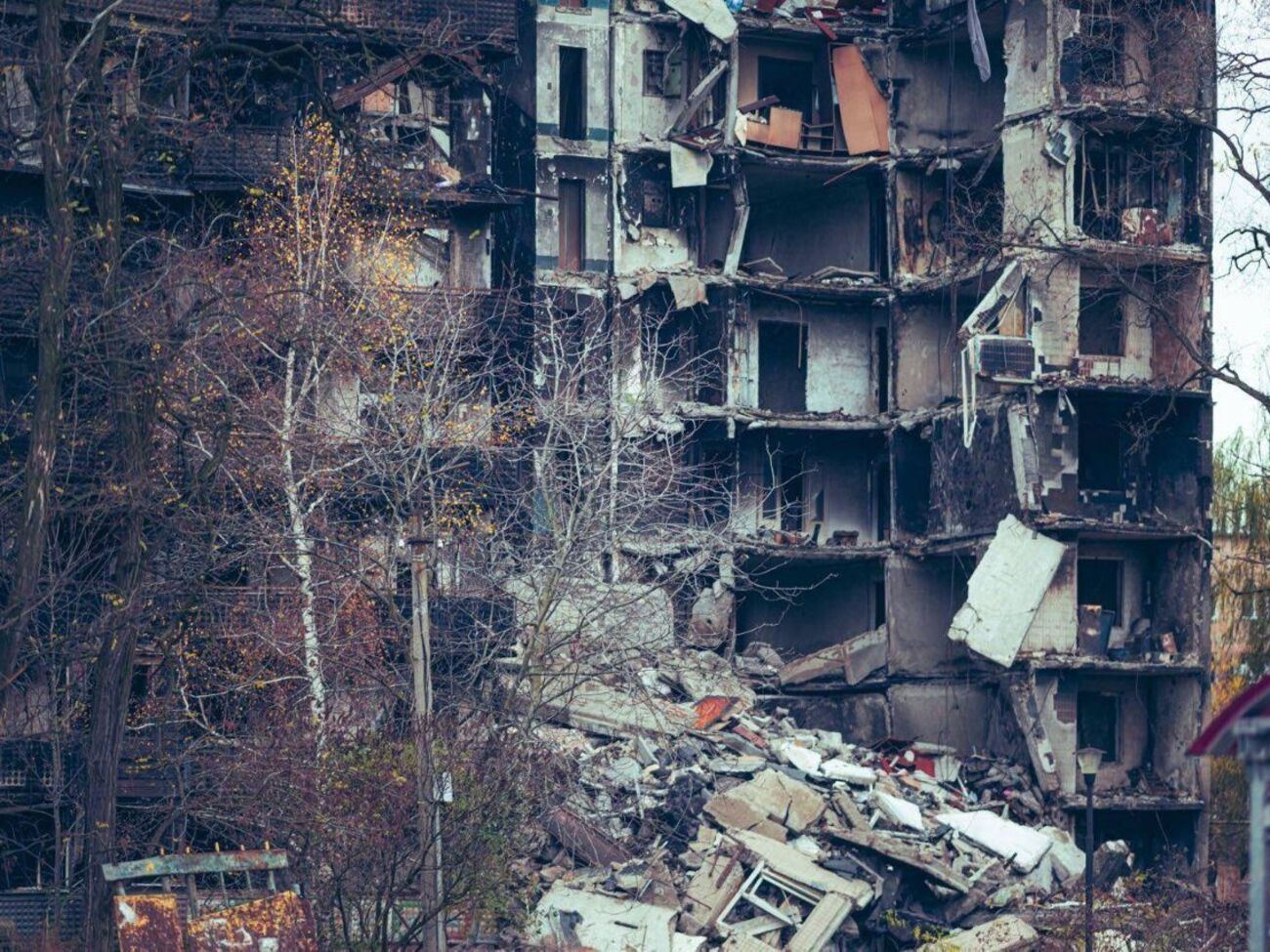 Оккупанты атакуют Авдеевку и практически разрушили город обстрелами, отметил Барабаш