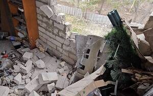 В Чернобаевке от обстрела РФ пострадали более 60 домов. Удар мог быть спровоцирован объявлением о похоронах украинского военного, допустили в ОВА