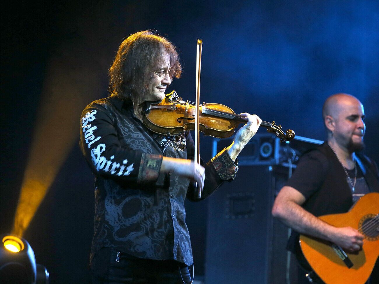 Попадюк родился во Львове, с 1997 года проживает в Канаде