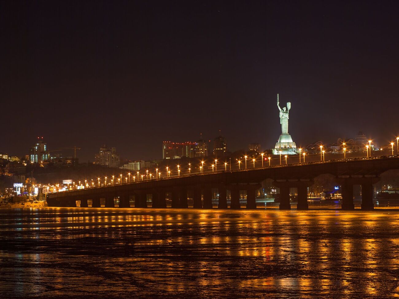 В настоящее время за нарушение комендантского часа наказание не предусмотрено