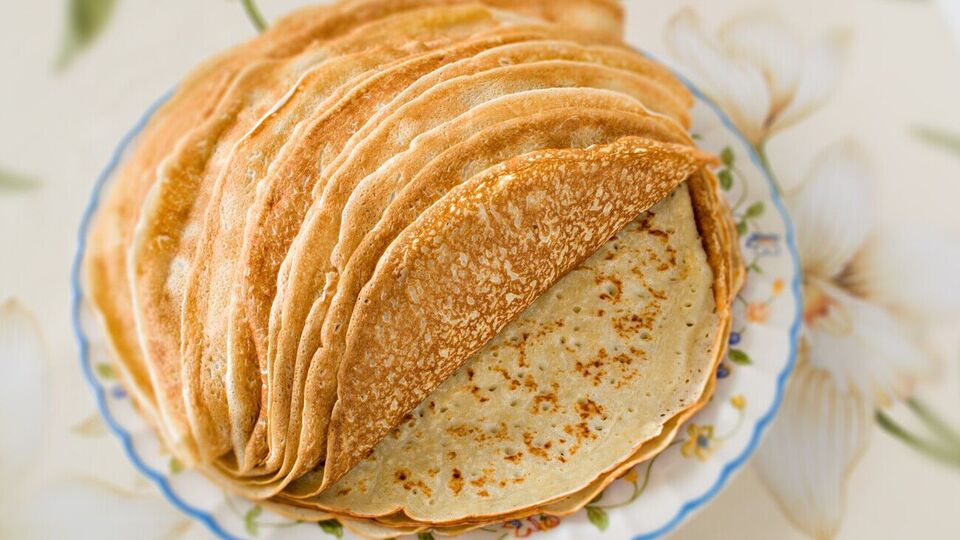 Перед тим, як смажити млинці, тісто має постояти 10 хвилин
