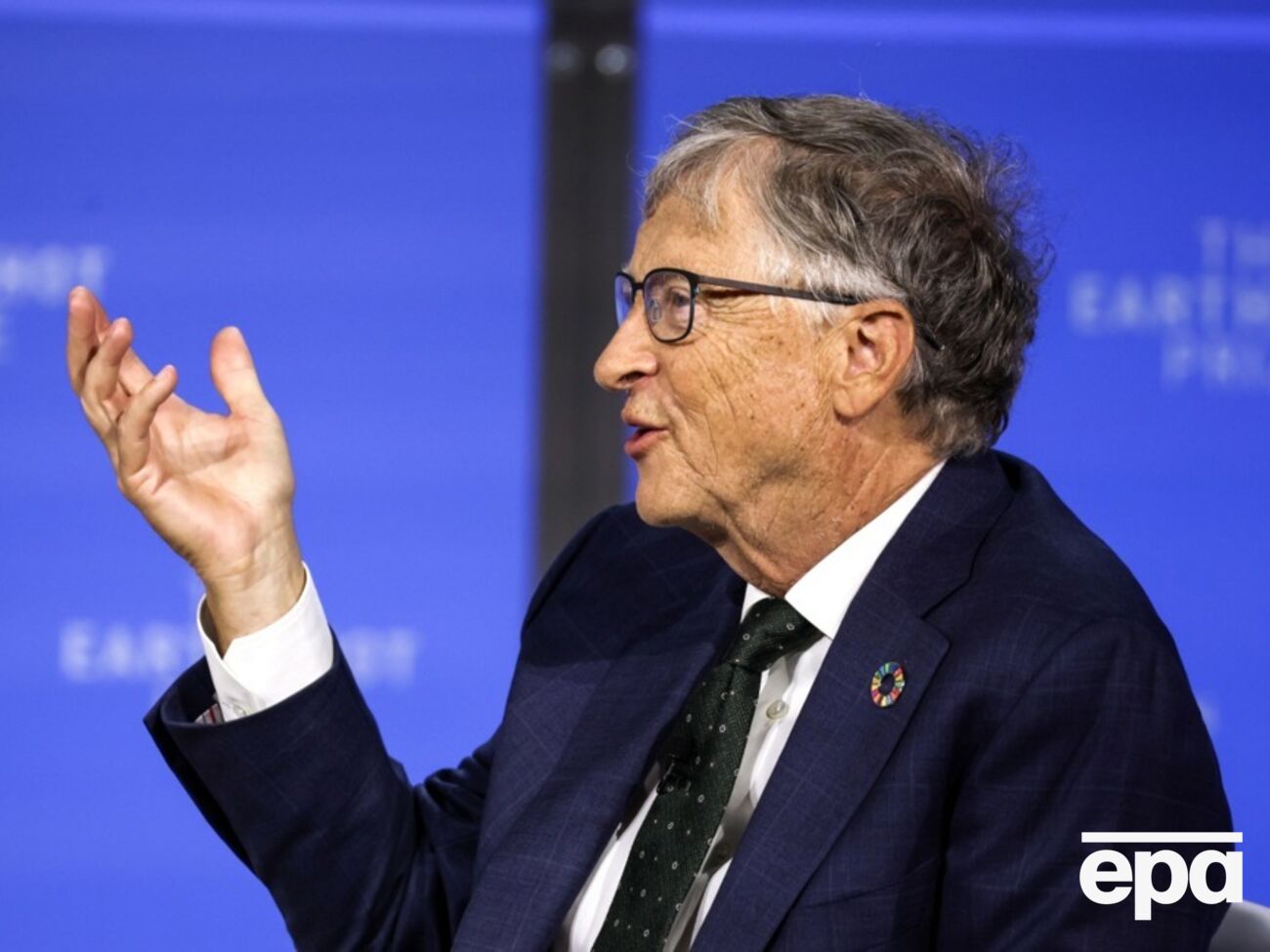 Гейтс сказал, что когда-нибудь может наступить время, когда людям "не придется работать так много"