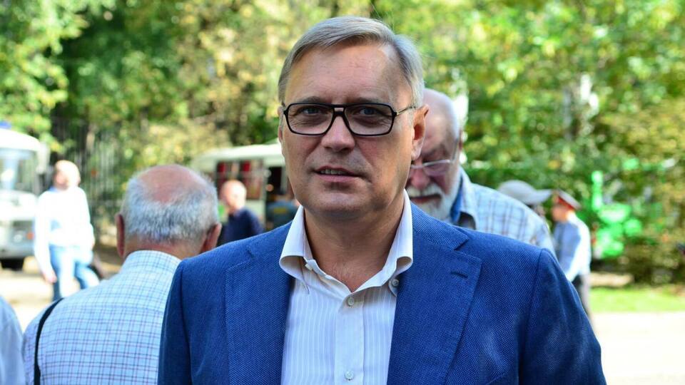 Касьянов занимал должность премьера РФ с мая 2000 года по февраль 2004 года