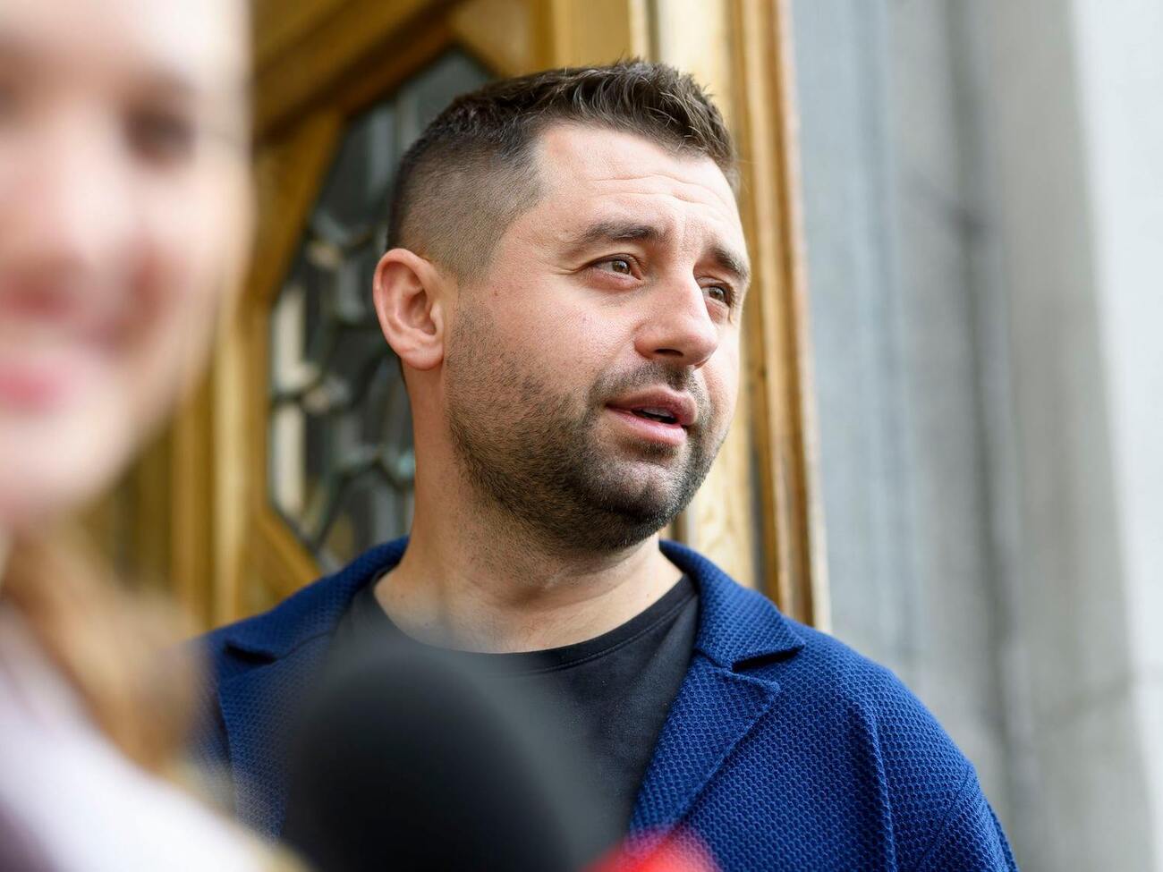 Сейчас все руководство Украины за то, чтобы и далее воевать с РФ, отметил Арахамия