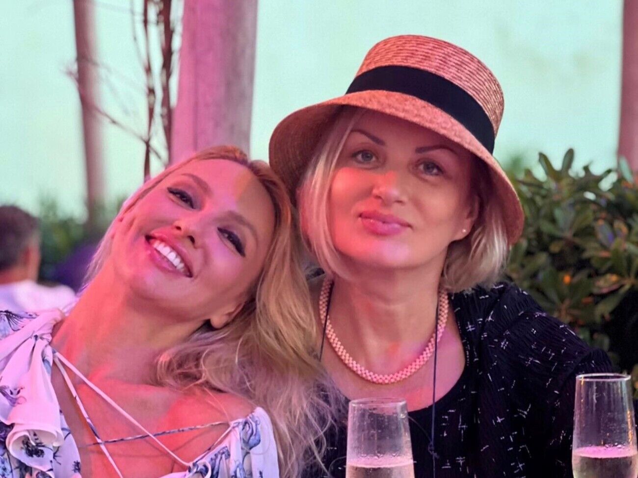 Полякова: Я маму свою люблю. И она меня с детства и любила до беспамятства, и лупила до беспамятства. Ну бывало