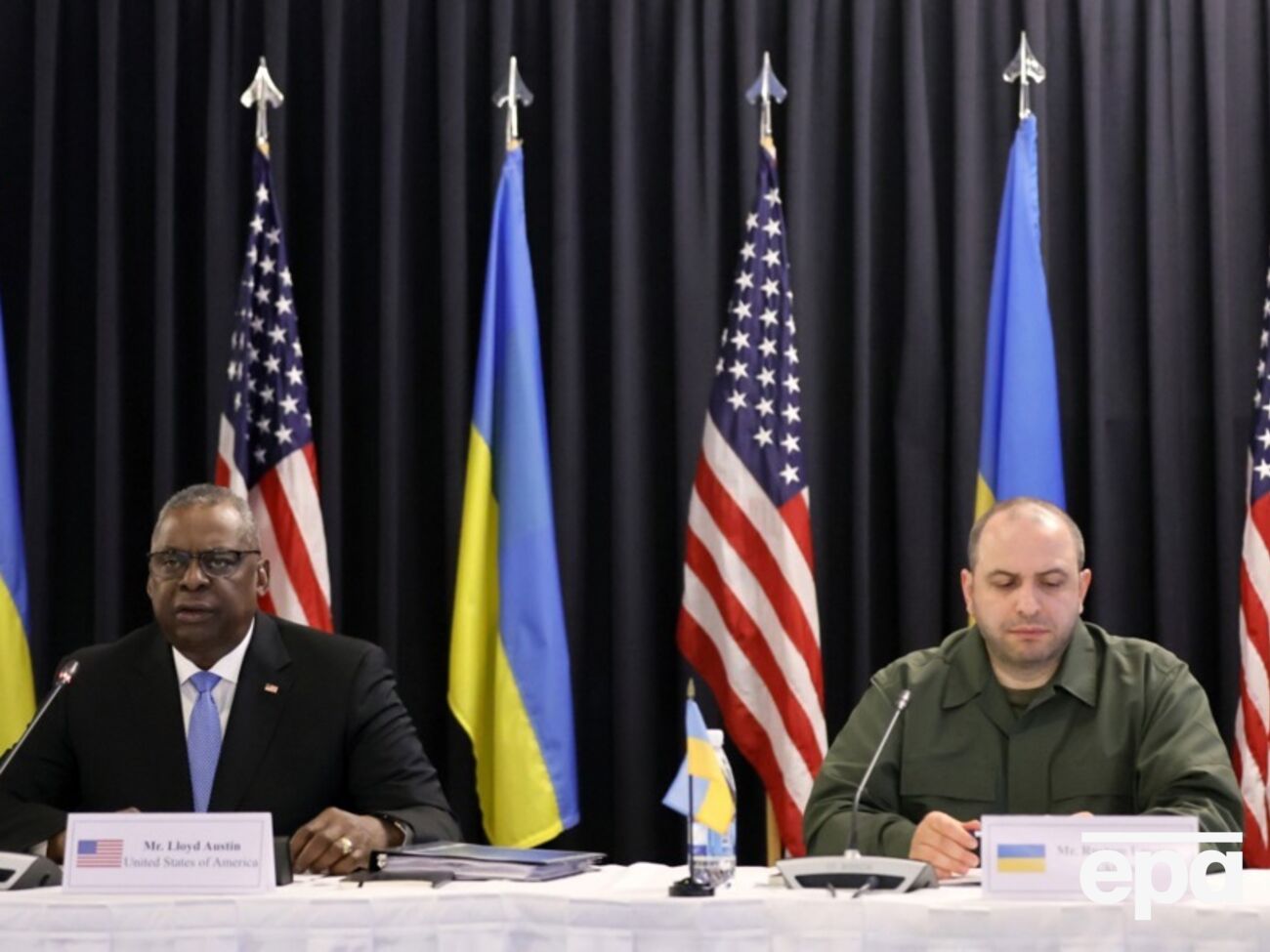 Співрозмовники обговорили ситуацію на фронті