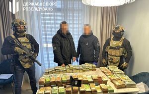 При обыске правоохранители обнаружили у подозреваемого $4 млн наличными