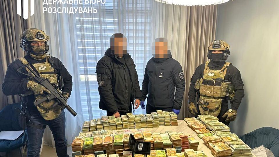При обыске правоохранители обнаружили у подозреваемого $4 млн наличными