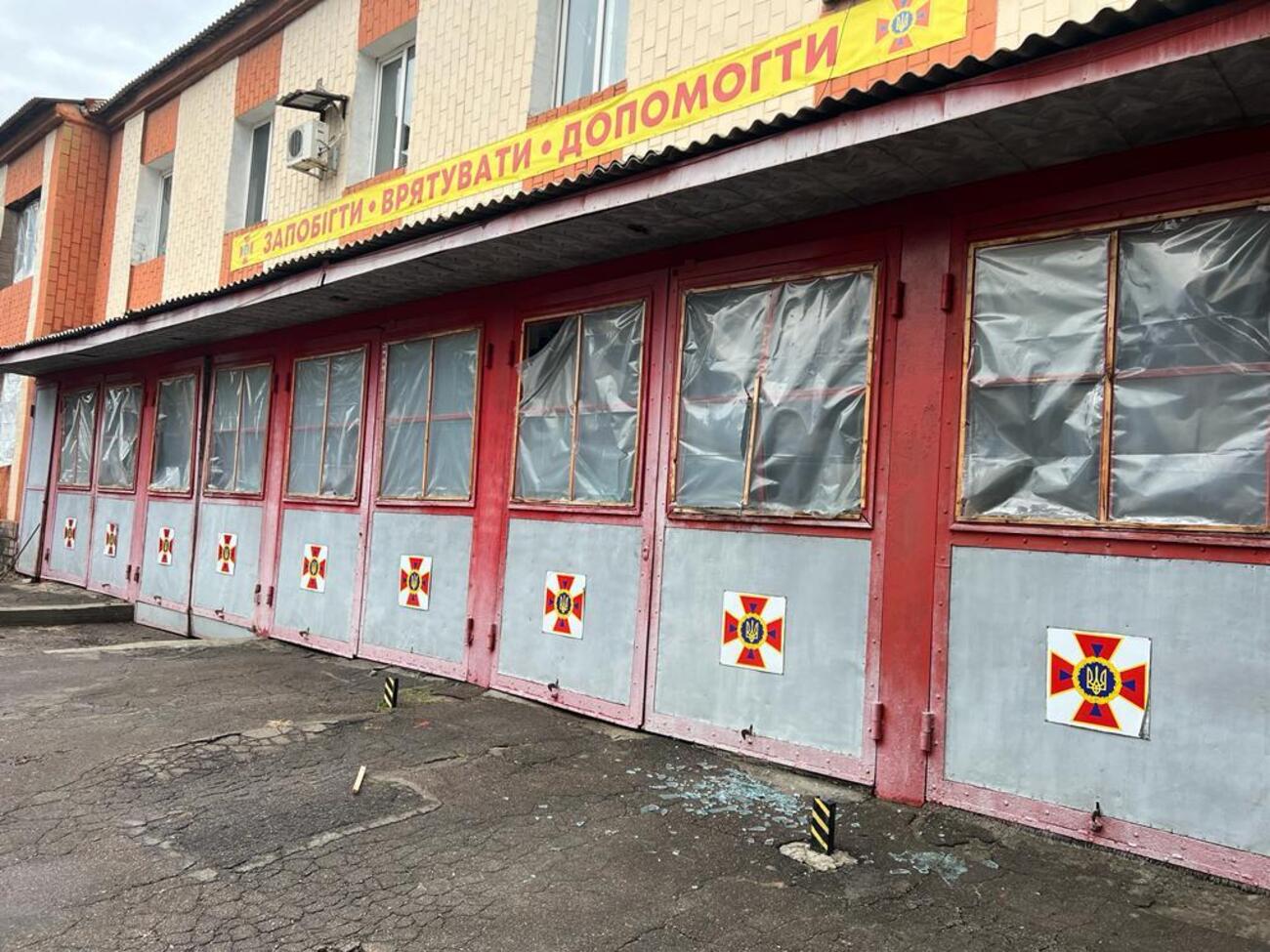 Унаслідок влучань 26 листопада було пошкоджено два підрозділи рятувальників у Донецькій і Запорізькій областях, зазначили у ДСНС України