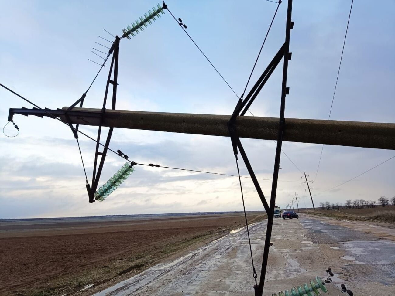 Ураган в Крыму повредил линии электропередач