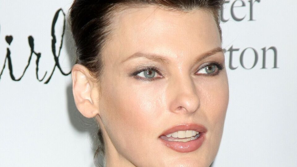 Евангелиста родилась в 1965 году в Канаде