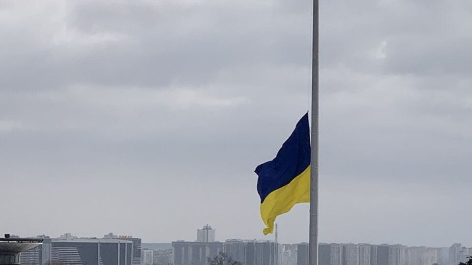 В Киеве сменили полотнище самого большого флага Украины