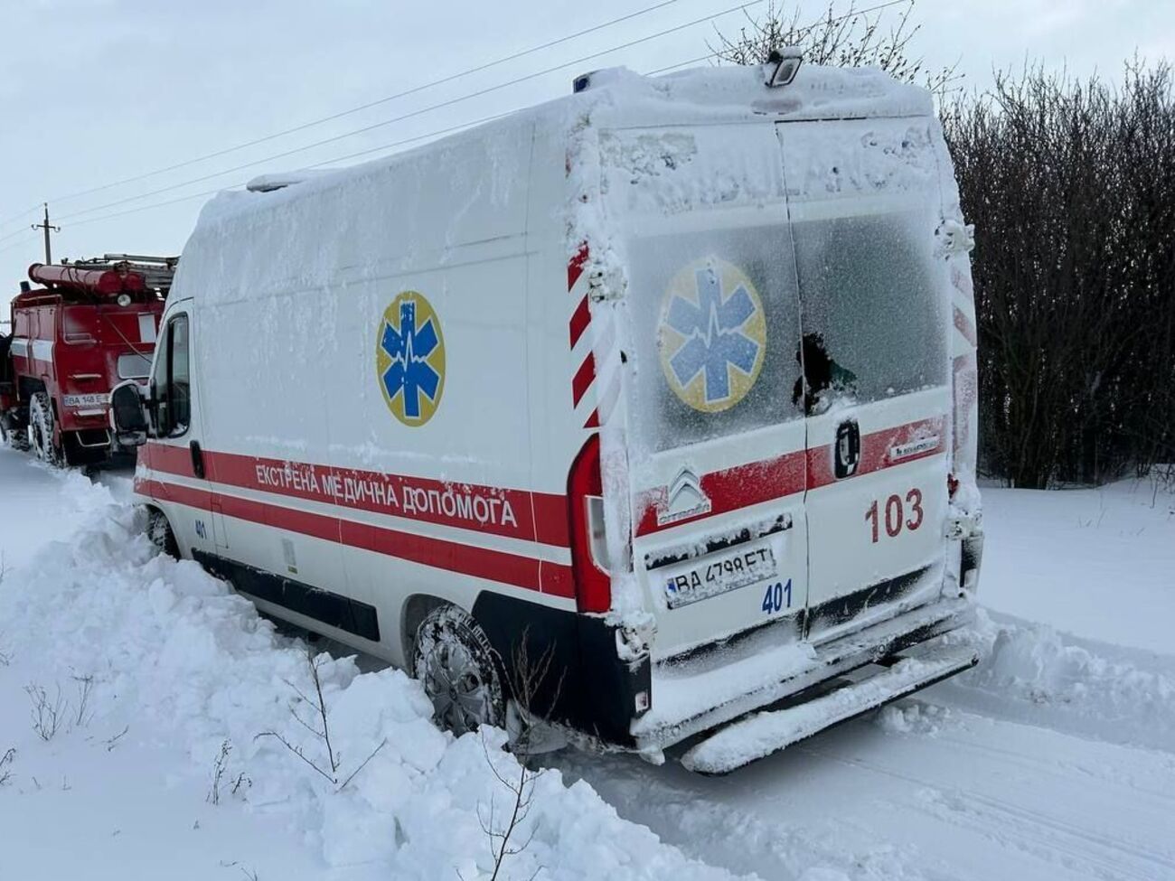 Зеленский отметил, что последствия непогоды помогают преодолевать разные службы