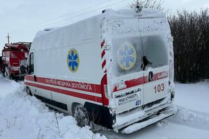 Зеленский отметил, что последствия непогоды помогают преодолевать разные службы