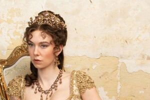 По словам Кирби, на съемках ей удалось преодолеть страх и теперь она знает, что лучше научиться чему-то и пережить этот опыт, чем отказаться от него