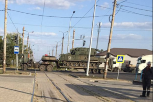 Движение техники оккупантов через Мариуполь не останавливалось даже в шторм, сообщил Андрющенко