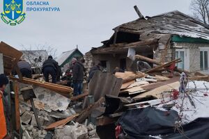 Разрушения и повреждения из-за российского обстрела получили более семи частных домов в Середина-Буде, отметили в полиции