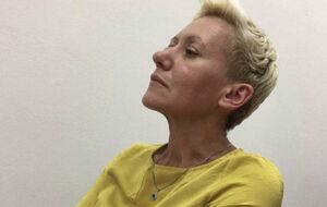 Замена в классической пьесе эконома Зеленского на эконома Залуского – ни манипуляций, ни намеков, ни аллюзий, просто "свобода творчества". Отношение к обществу как к дуракам раздражает больше всего