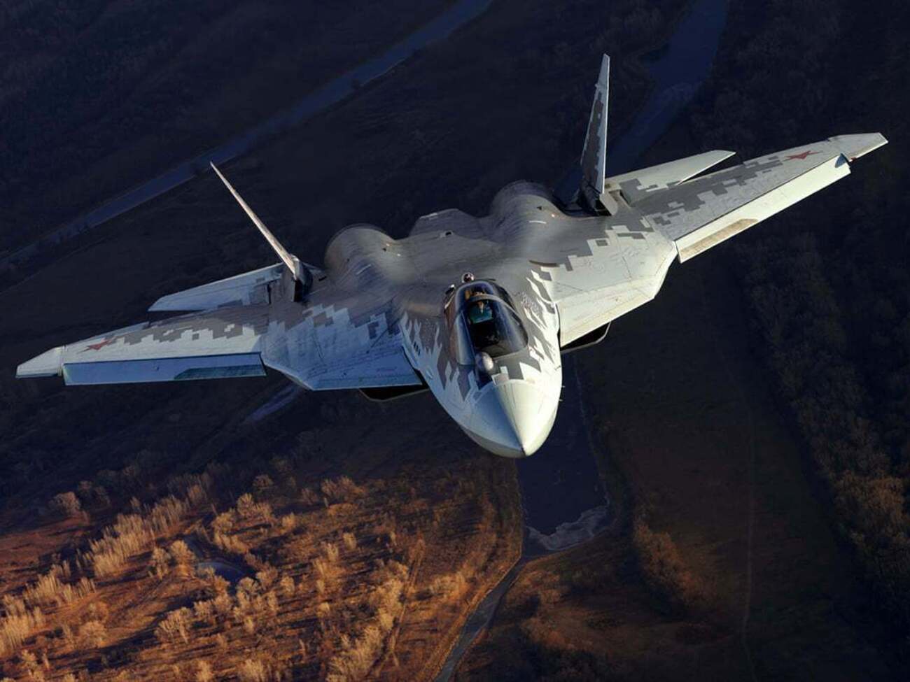 Російський Су-57 зможе скидати мінідрони у повітрі, стверджують росЗМІ