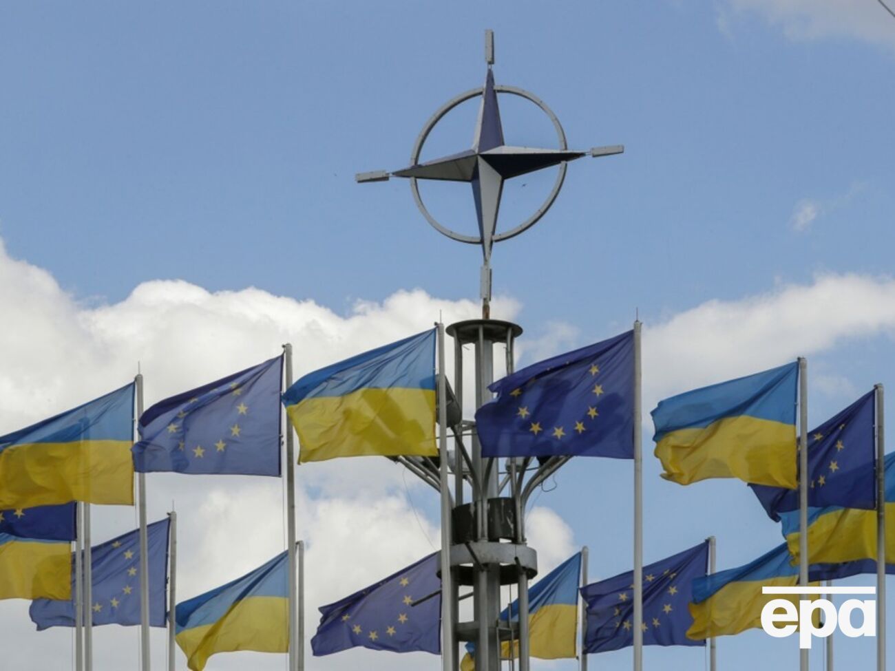 В НАТО сохраняются разногласия о вступлении Украины, пишут СМИ