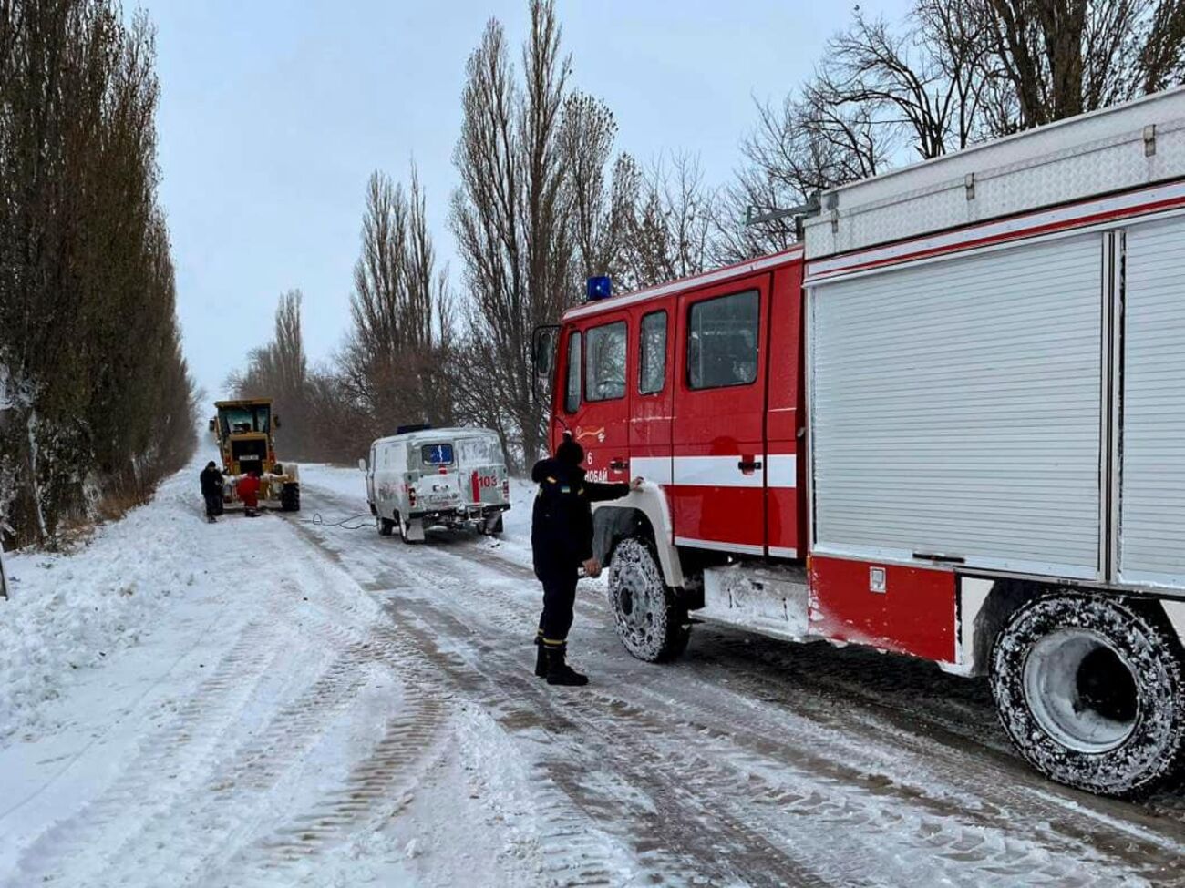 В Україні через негоду відбуксировано 1783 транспортні засоби, зазначили у ДСНС