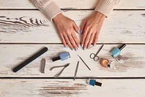 Майстриня використала акварельний гель для нігтів