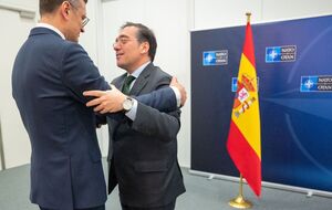 Кулеба висловив подяку Альбаресу за підтримку Іспанією рішення про початок переговорів щодо вступу України в ЄС