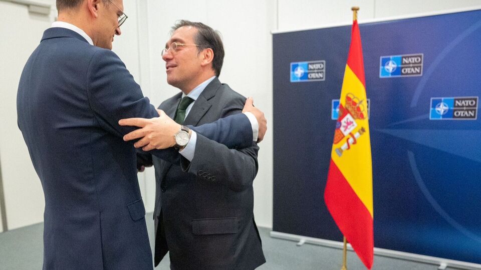 Кулеба висловив подяку Альбаресу за підтримку Іспанією рішення про початок переговорів щодо вступу України в ЄС