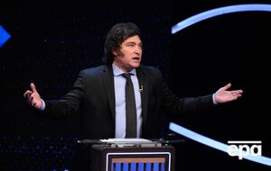 Милей собирается совершить переход в другую веру