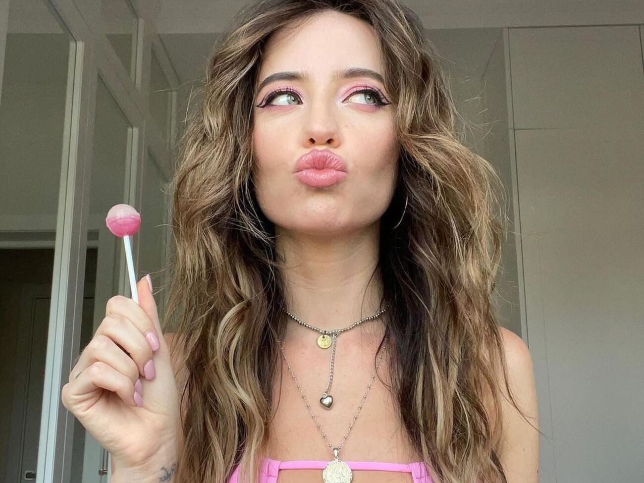 Дорофеева находится в гастрольном туре