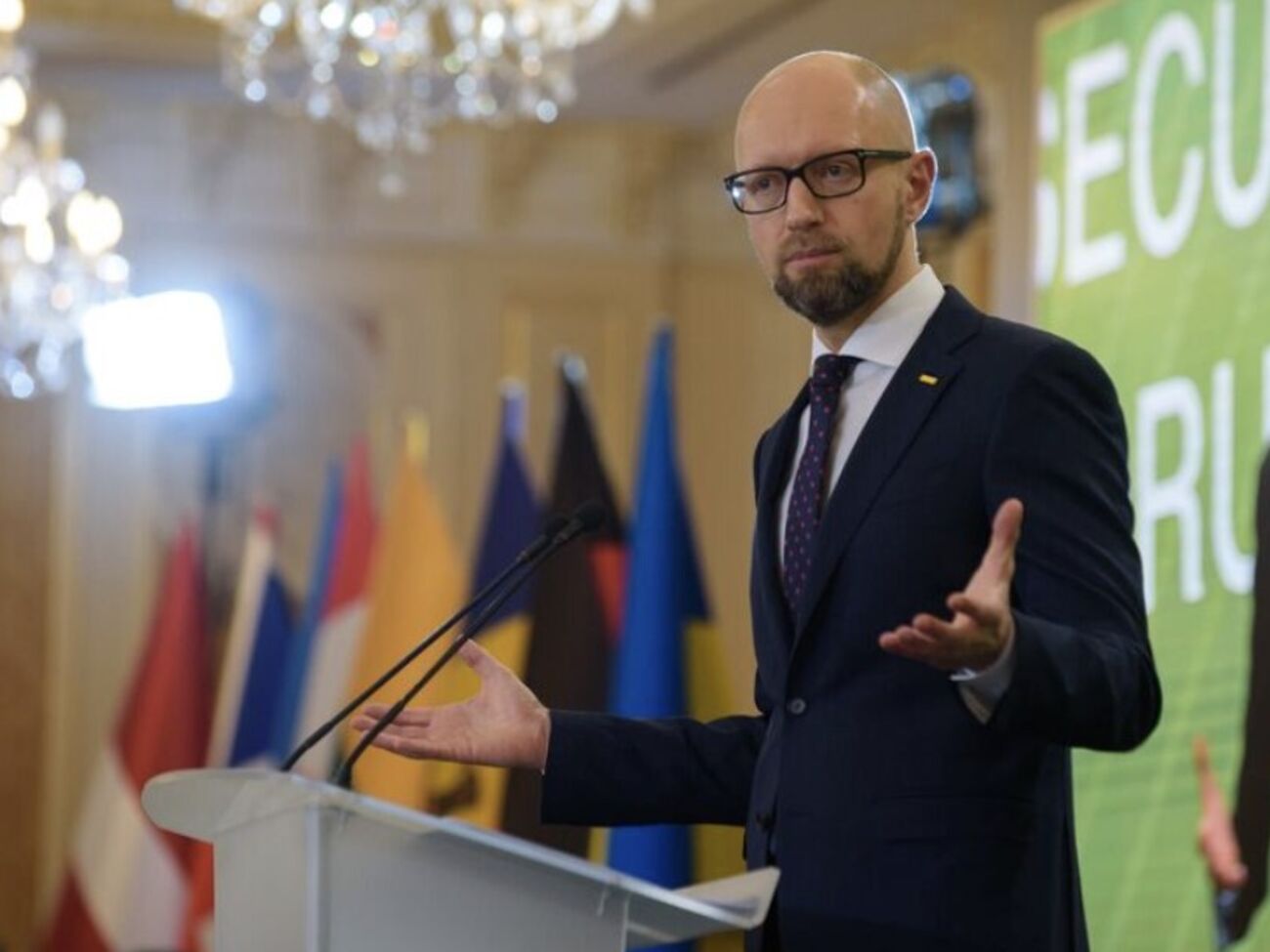 Окупанти обвинувачують Яценюка у "злочинах, пов'язаних із подіями на південному сході України"