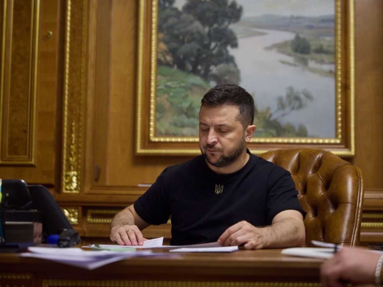 Зеленський (на фото) 3 листопада призначив Лупанчука новим командувачем ССО ЗСУ