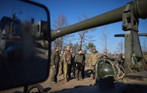 Зеленскому показали артиллерийское вооружение и инженерную технику