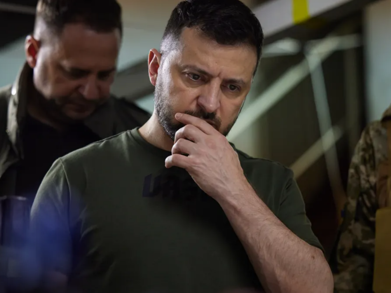 Зеленський, як і раніше, розмірковує над можливістю проведення виборів в Україні під час війни, зізнався Кулеба