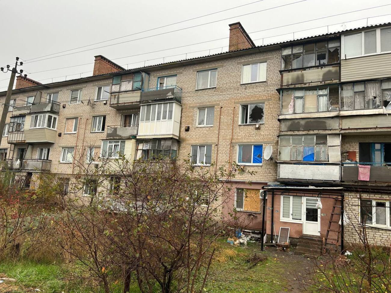 Унаслідок російського удару по Зарічному пошкоджено багатоквартирні і приватні житлові будинки, кілька будинків зруйновано