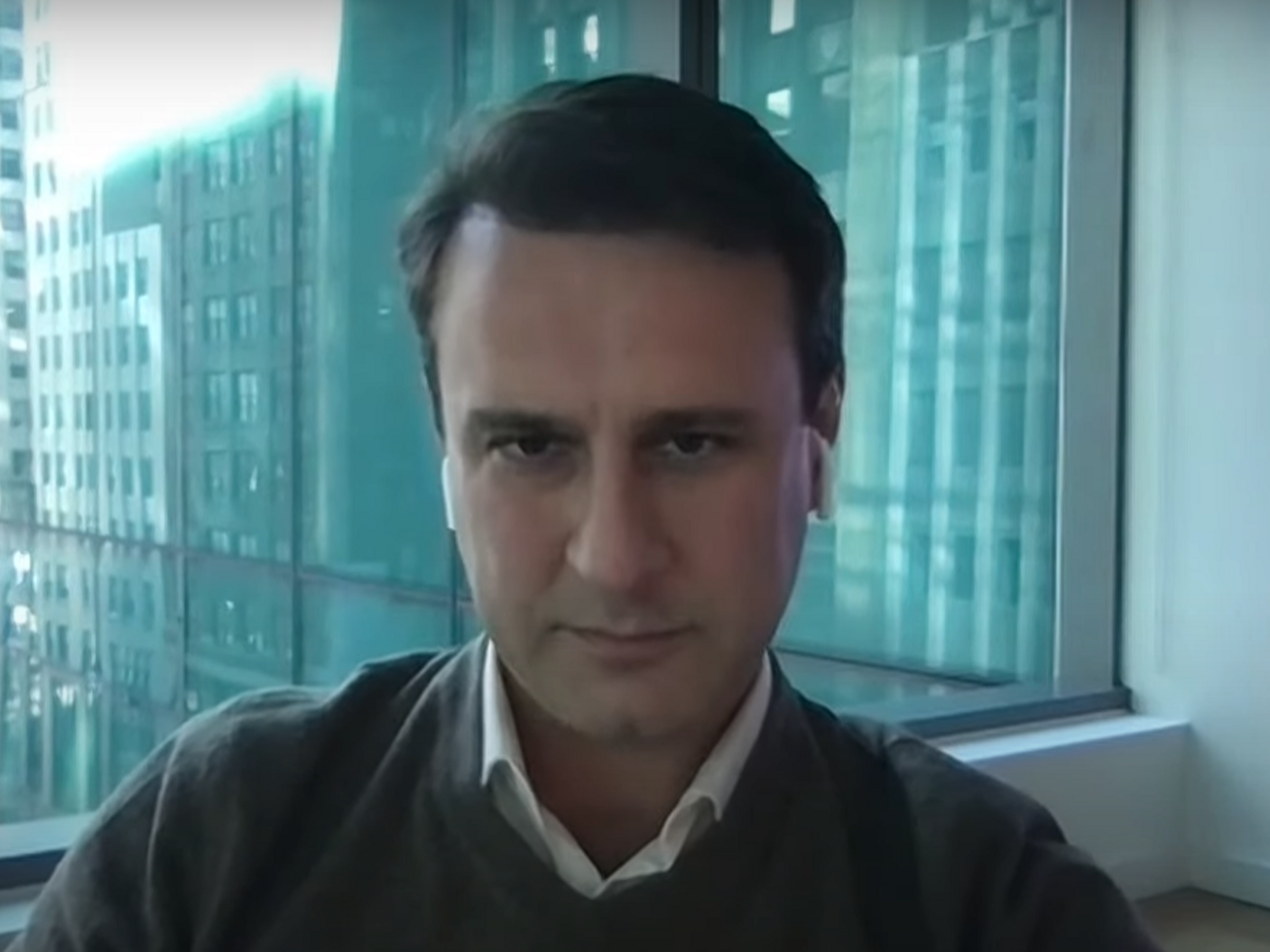 Саймон Шустер заявил, что в его замысел не входило представить команду Зеленского неумелыми управленцами