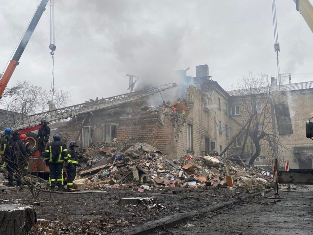У Новогродівці четверо людей лишаються під завалами