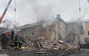 В Новогродовке четыре человека остаются под завалами