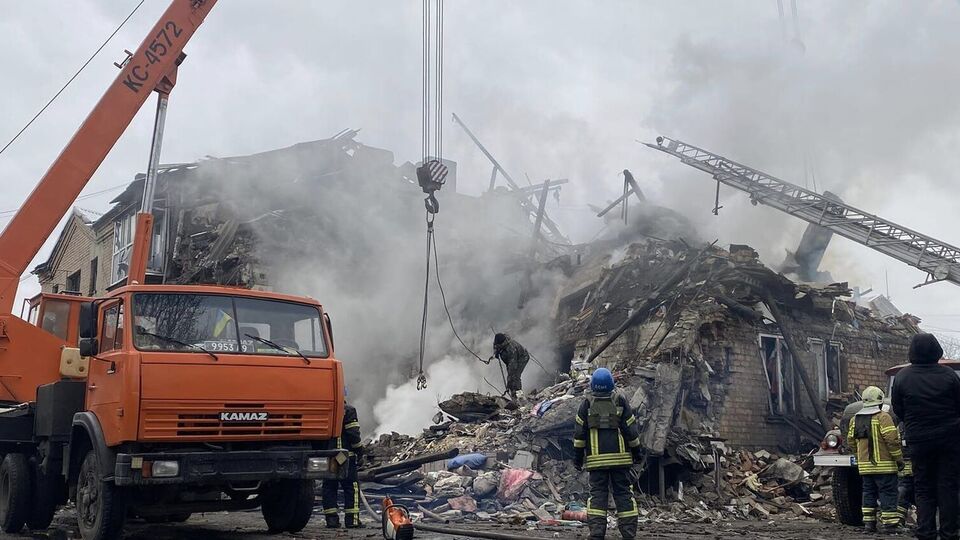 За даними голови ОВА, зараз рятувальники розібрали 132 тонни будівельних конструкцій