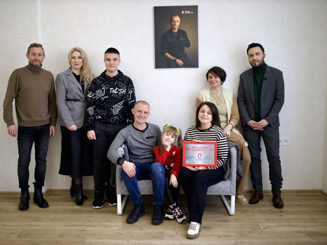 Жадан поздравил защитника Мариуполя, получившего квартиру от "Сердца Азовстали" Ахметова