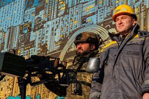 Авторкою муралу є Дарця Зіронька, а виконавцями стали українські художники Андрій Ковтун, Антон Кондрашов і Вікторія Лайм