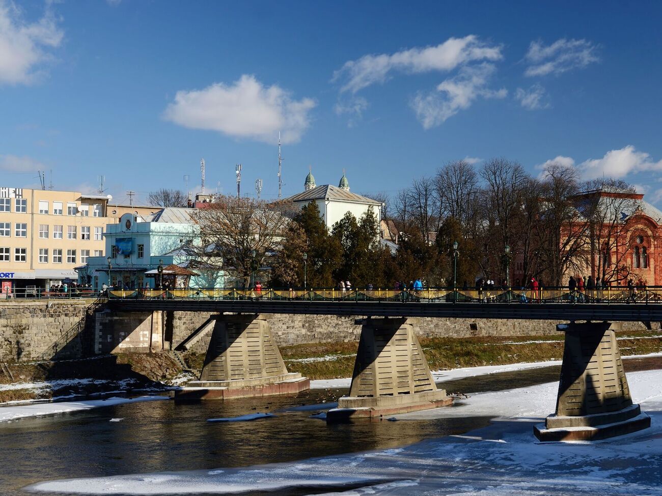 Совет обороны Закарпатской области ввел проверку документов у людей в регионе с 1 декабря и до конца действия военного положения в Украине