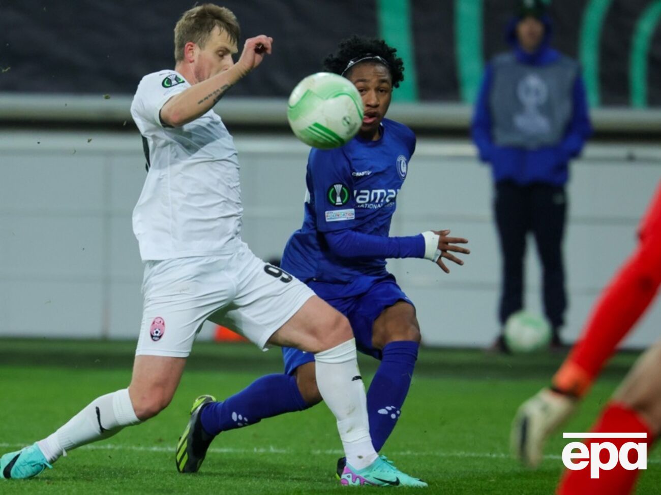 "Заря" (в белой форме) играла в Бельгии