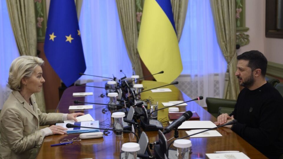 Зеленский отметил, что в ходе переговоров с фон дер Ляйен "услышал хорошие сигналы" относительно движения Украины к началу переговоров о вступлении в ЕС