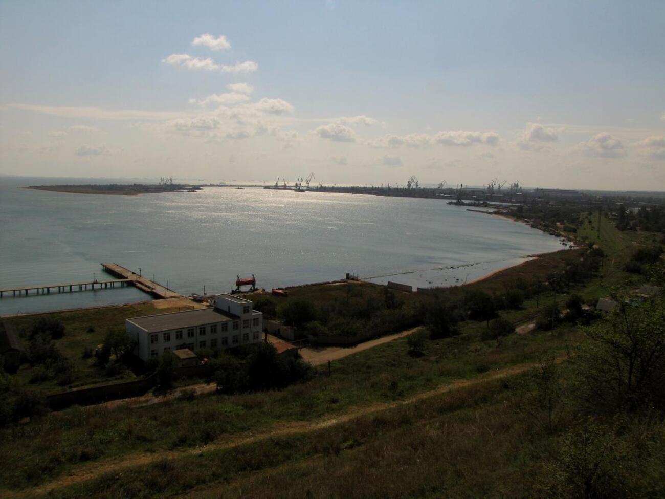 Збройні сили України завдали успішних ударів по морській і портовій інфраструктурі суднобудівного заводу "Залив" у Керчі ввечері 4 листопада, поінформував стратком ЗСУ