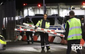 Мужчина протаранил шлагбаум на северных воротах аэропорта