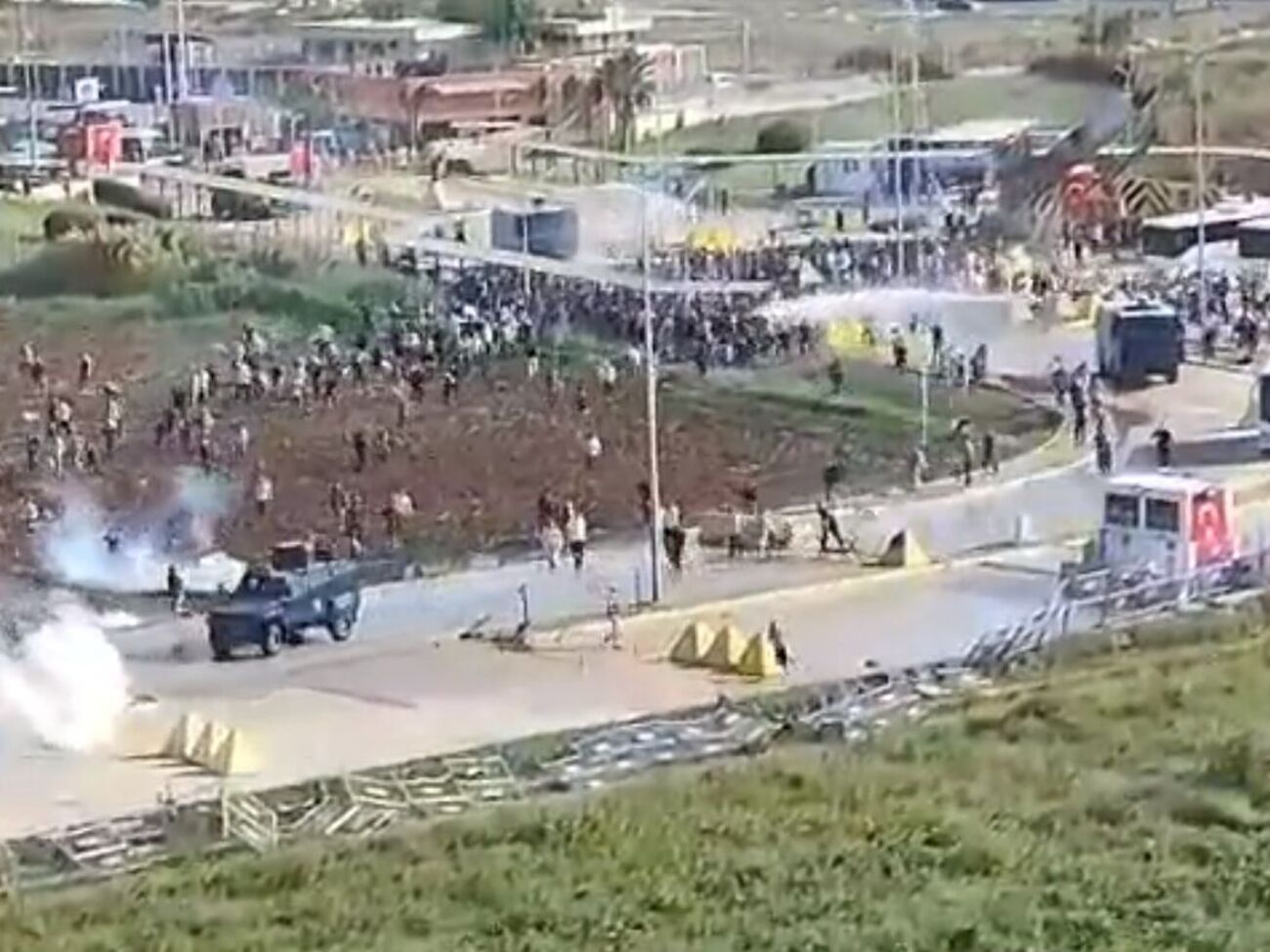 Против митингующих использовали водометы и слезоточивый газ