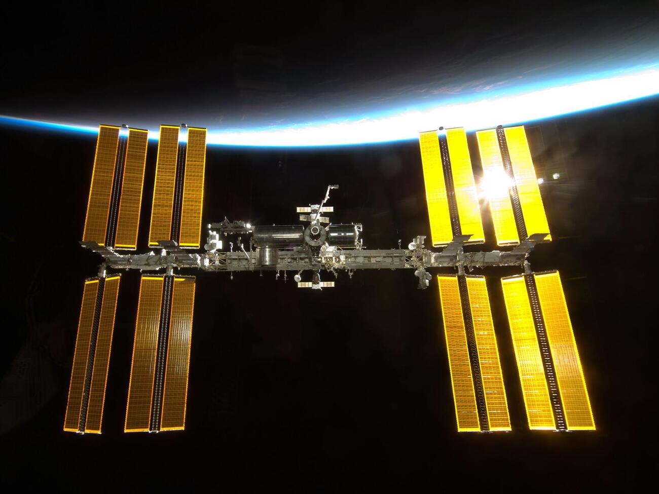 В приложении есть интерфейс дополненной реальности, облегчающий пользователям определение местоположения станции