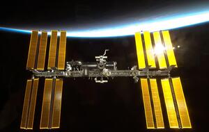 В приложении есть интерфейс дополненной реальности, облегчающий пользователям определение местоположения станции