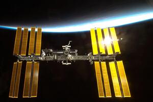 В приложении есть интерфейс дополненной реальности, облегчающий пользователям определение местоположения станции